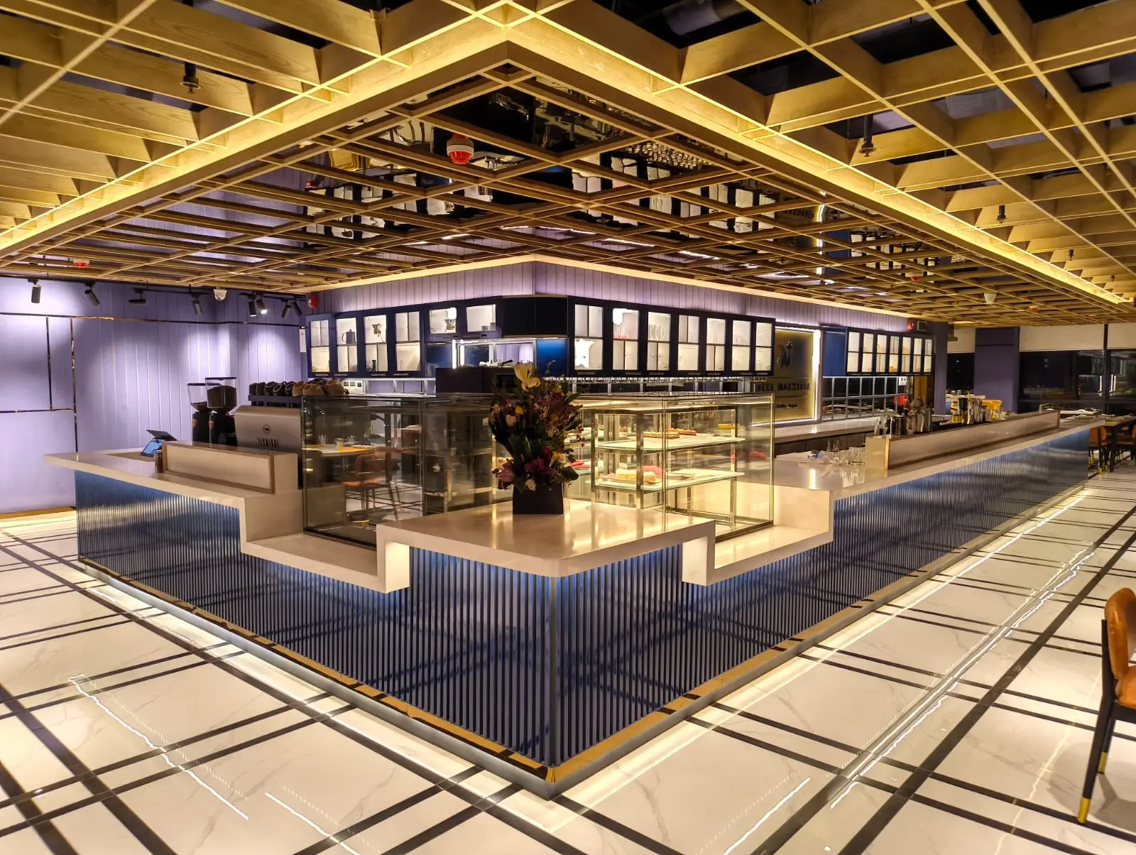 Group dining restaurant Gulshan with symmetrical bar view